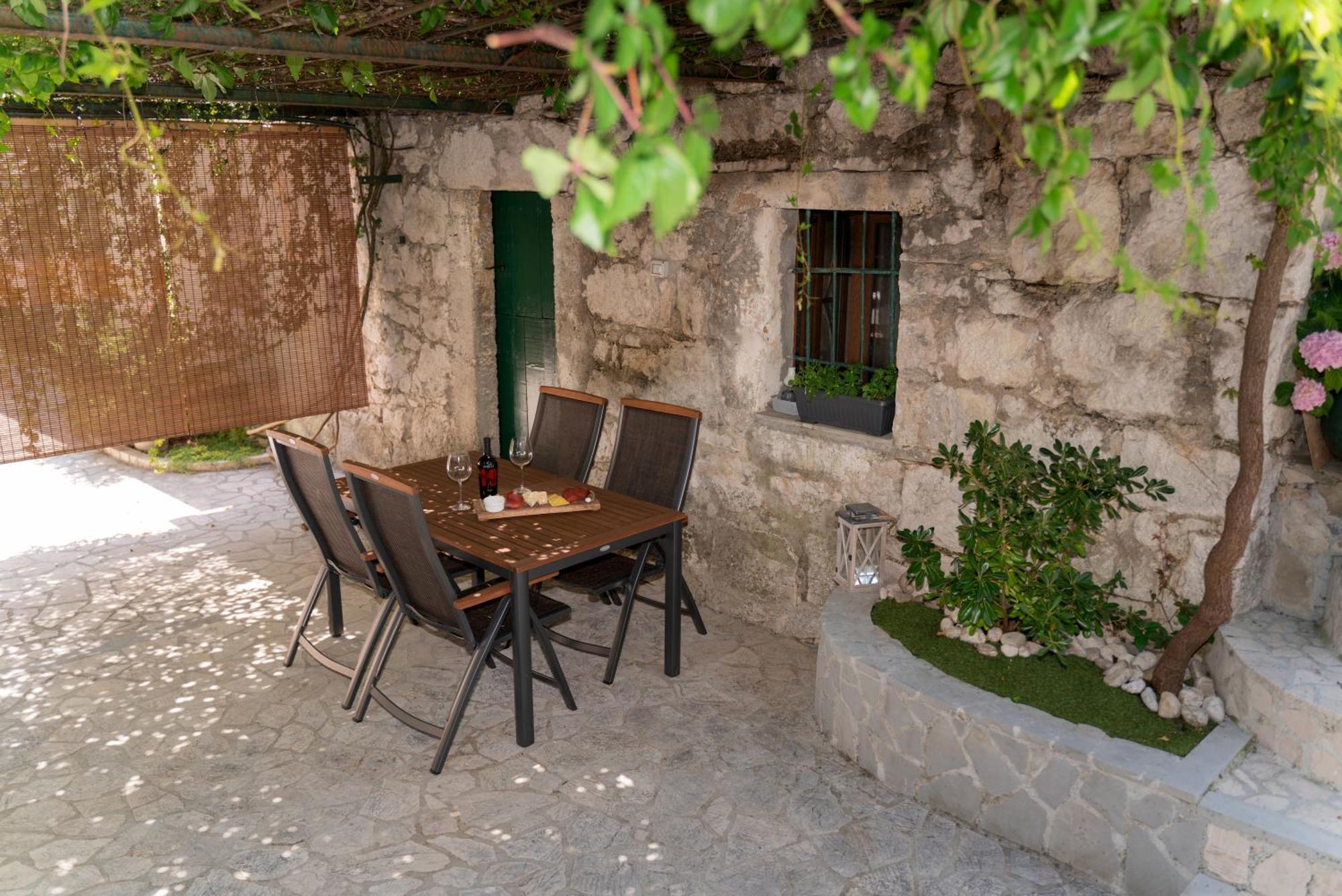 Apartments Srdanovic Omiš Buitenkant foto