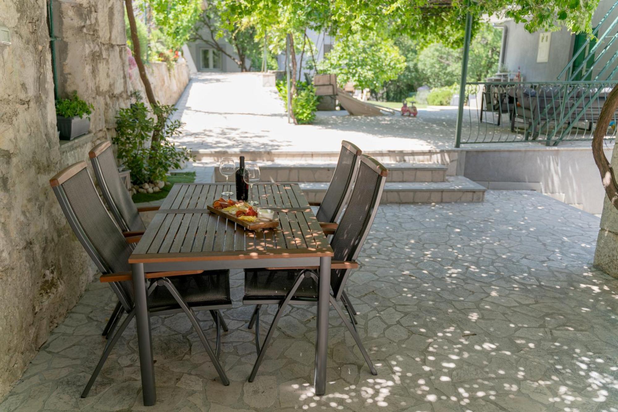 Apartments Srdanovic Omiš Buitenkant foto