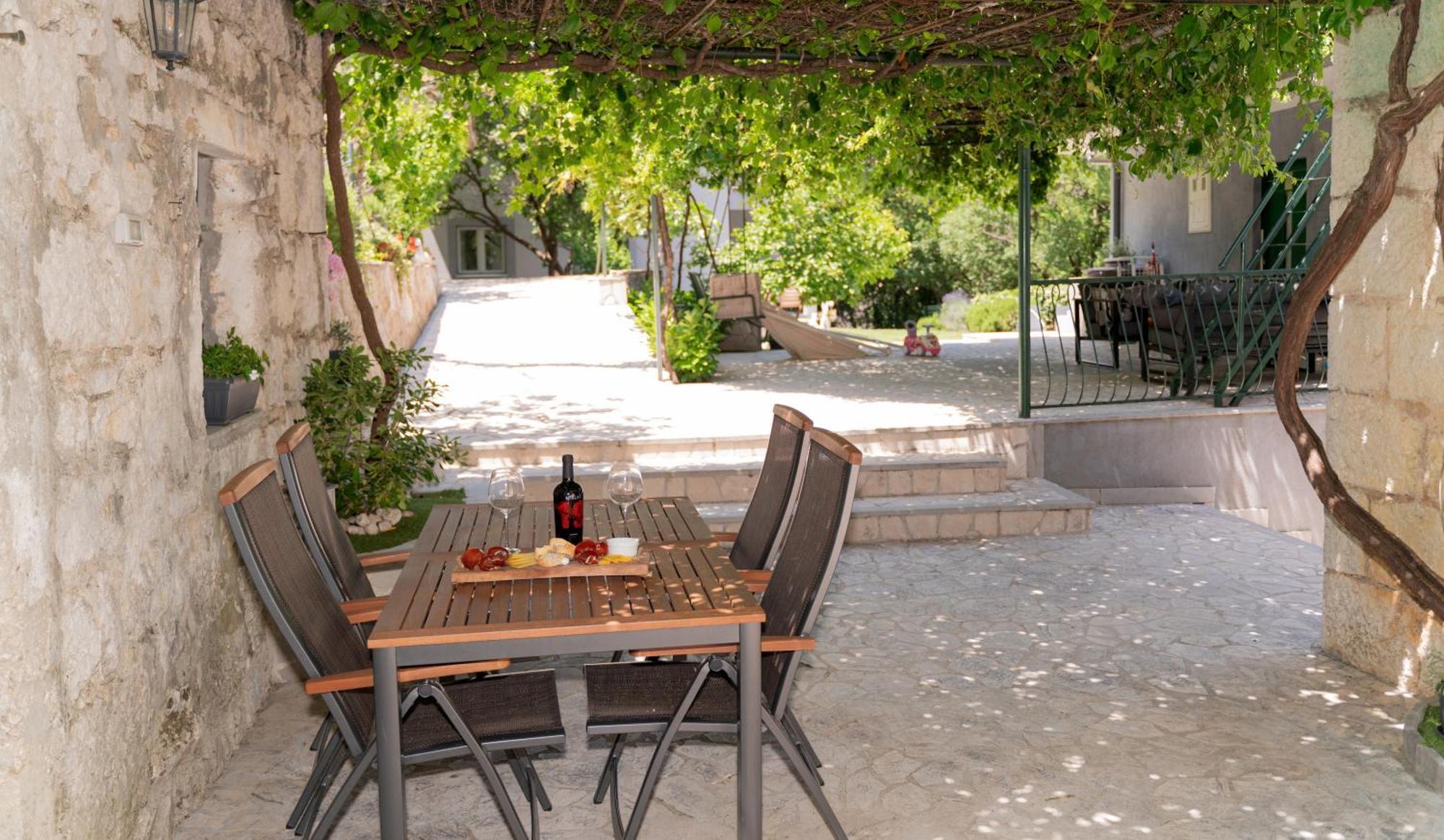 Apartments Srdanovic Omiš Buitenkant foto