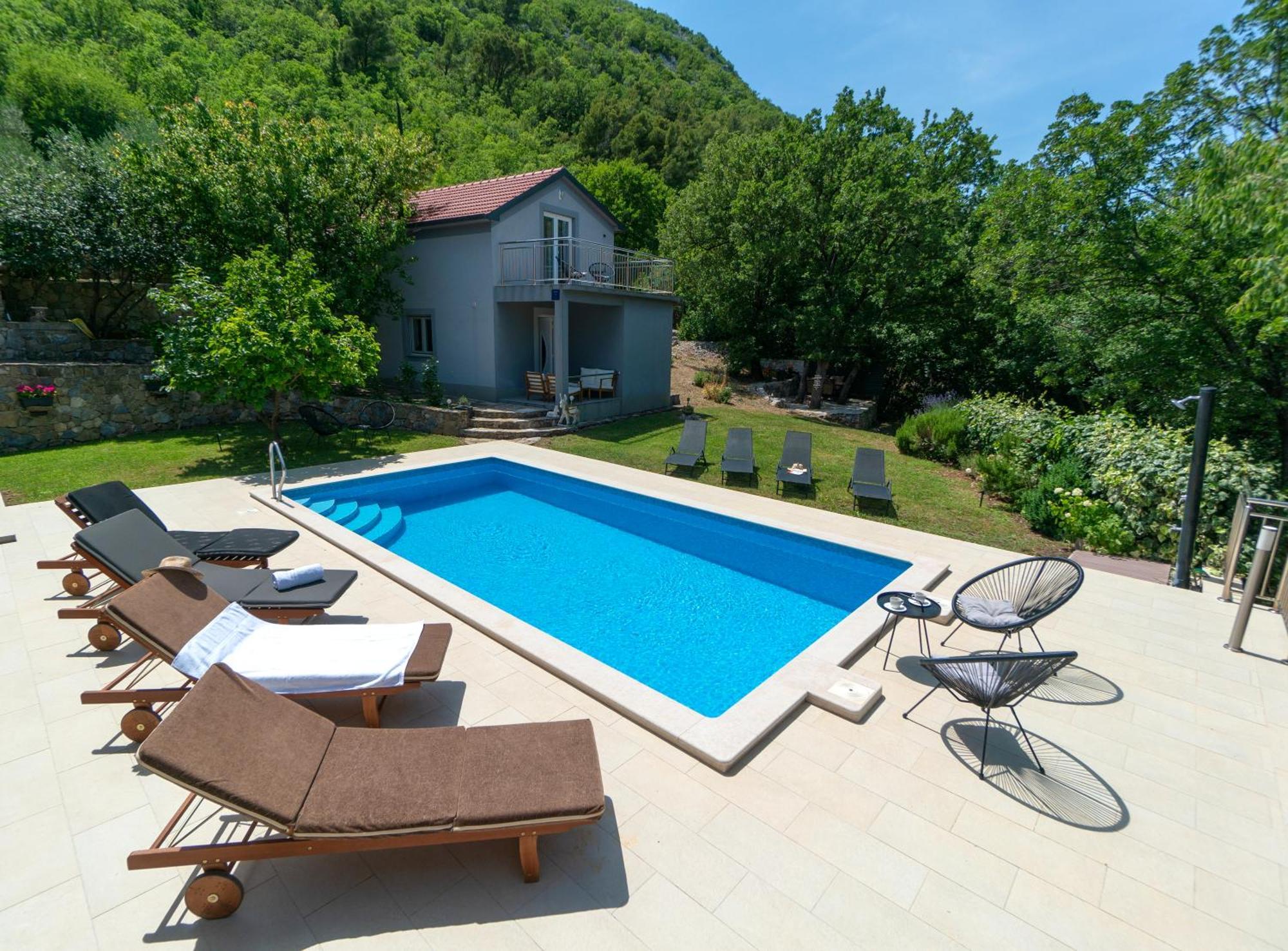Apartments Srdanovic Omiš Buitenkant foto